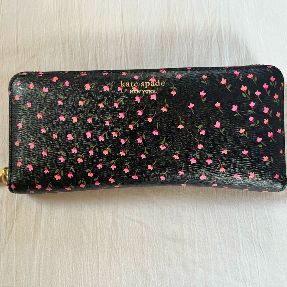 Kate Spade | Like New! Black Leather Floral Continental Wallet Clutch Wristlet